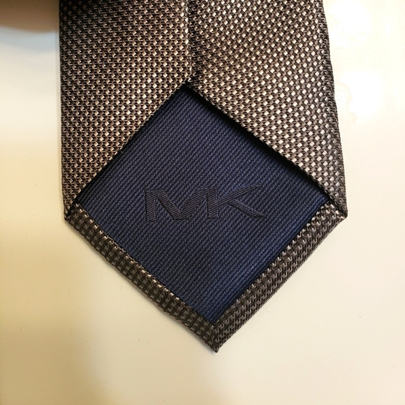 Michael Kors silk Necktie - Picture 3 of 10